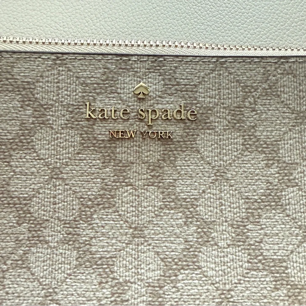 NWT Kate Spade Lucy Flower Medium Zip Wristlet in Dark Beige KG487